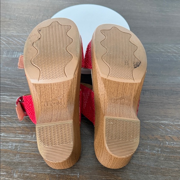Dansko Sophie Women's Red Leather Snake Two Strap Sandal Size 7.5 EU 38 Comfort - Picture 8 of 10